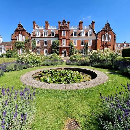 Newnham College - University Of Cambridge Kültér fotó