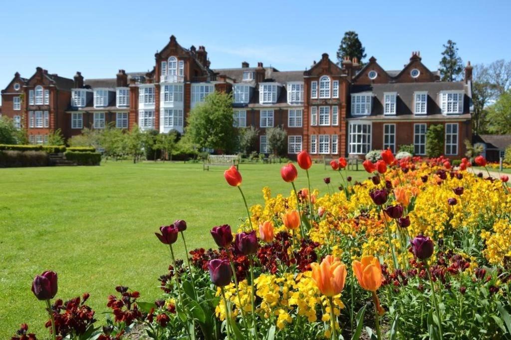 Newnham College - University Of Cambridge Kültér fotó