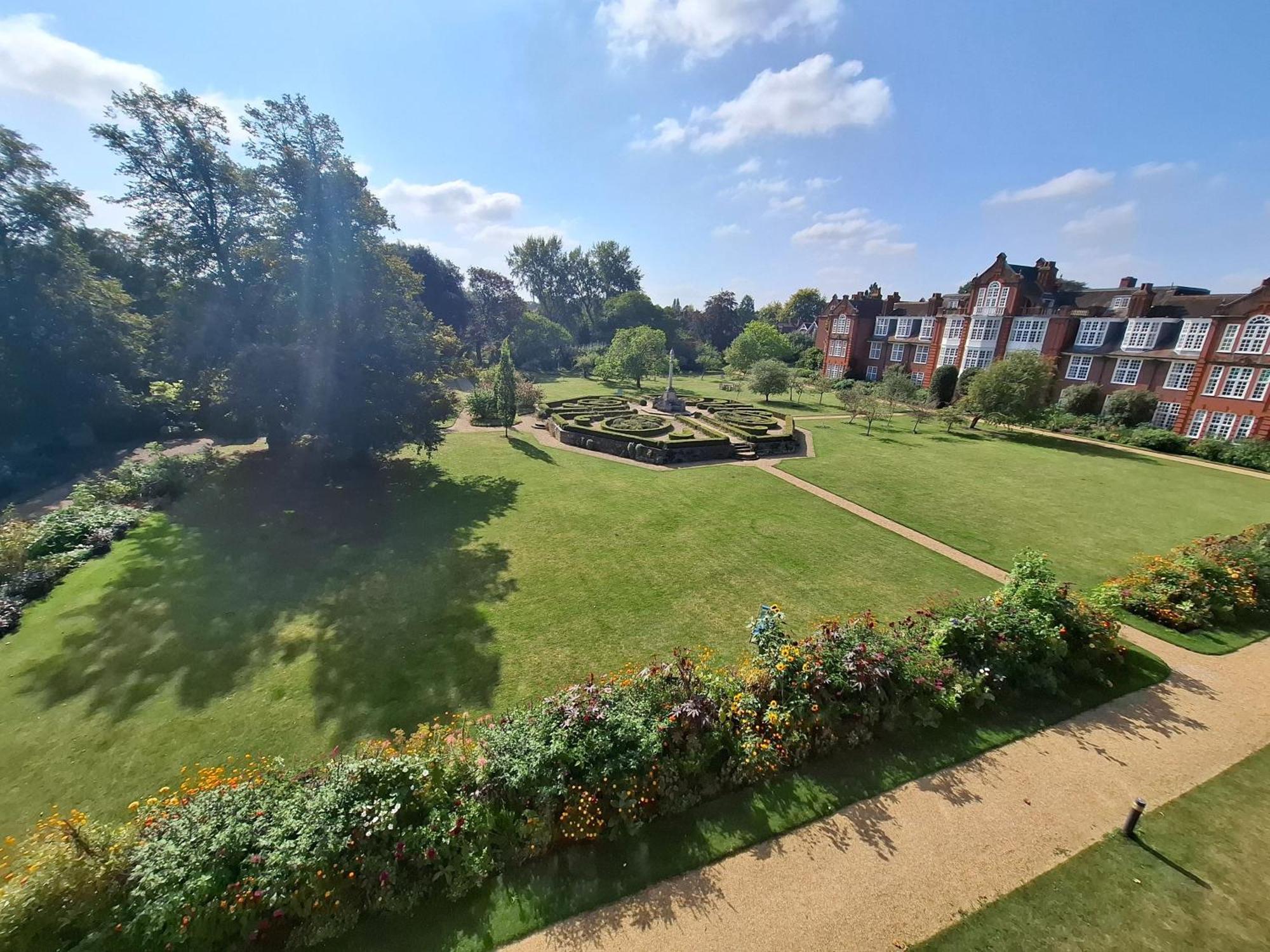 Newnham College - University Of Cambridge Kültér fotó