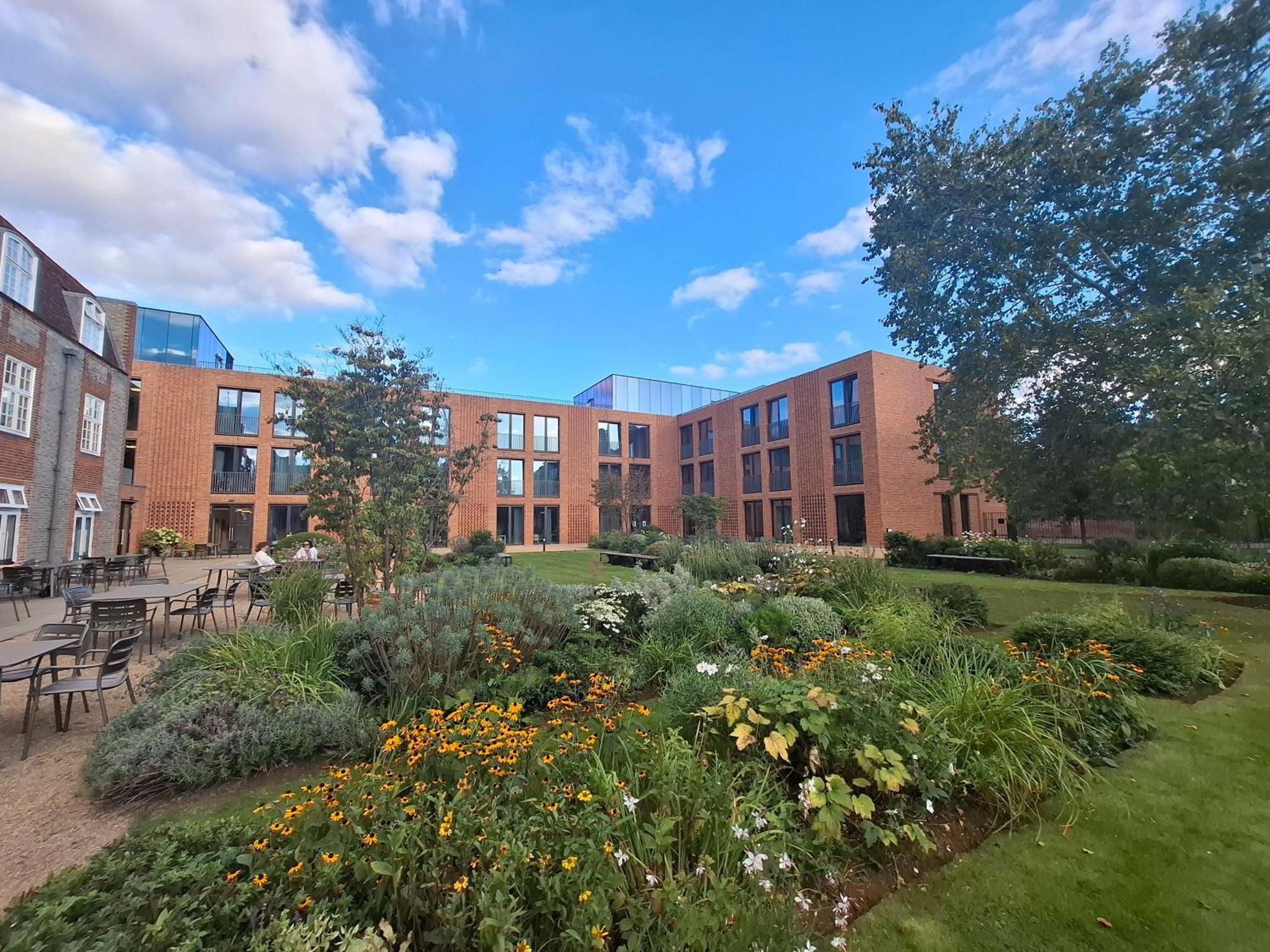 Newnham College - University Of Cambridge Kültér fotó